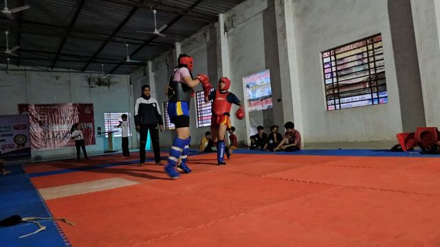 सांडा अभ्यास — हेडगार्ड और चेस्ट गार्ड में अशोकनगर की खिलाड़ी